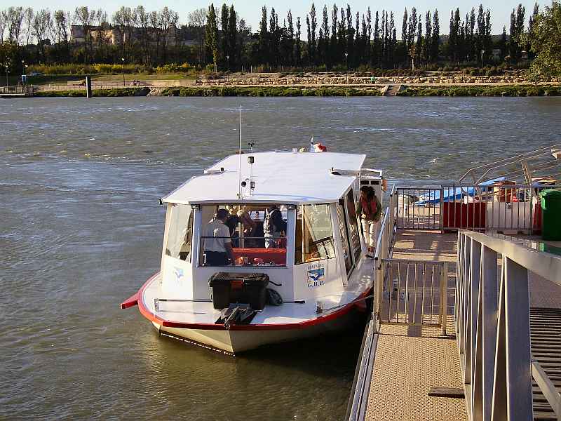 Avignon:  Die Fähre zur Stadt